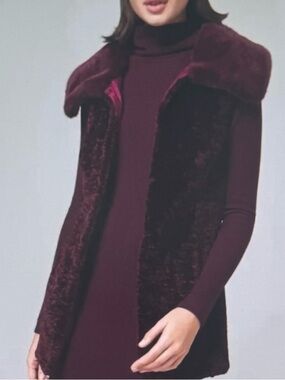 White House Black Market, Plum Faux Fur Vest - Rich Burgundy sz medium